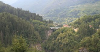 Copertina di Trentino, trovati i corpi di una donna e del figlio di 4 anni nel torrente Noce