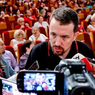 Copertina di Iglesias (Podemos): “Macché complottismi, Biden vuole la guerra alla Cina”