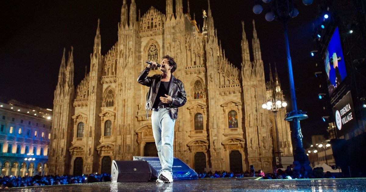 Radio Italia Live, in 20mila sotto la pioggia a Milano. E Tananai, Ramazzotti e Ferro omaggiano l’Emilia-Romagna – Il racconto