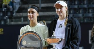 Imbarazzo ed errori durante la premiazione del torneo femminile agli Internazionali di Roma