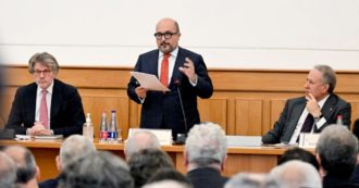 Copertina di “È un bel ministro!”: l’Ateneo omaggia anche Sangiuliano