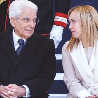 Copertina di Francesco Pallante: “Le parole belligeranti di Meloni e Mattarella estranee alla Carta”