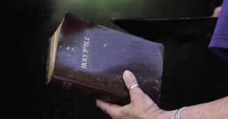 Copertina di “Volgare e violenta”: una scuola dello Utah vieta la Bibbia nella classi elementari e medie