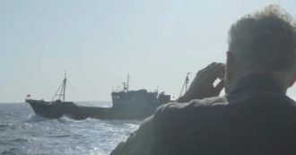 Copertina di Reportage dagli oceani senza legge/7. Pescatori morti e i calamari scomparsi: la Cina e il più grande caso di pesca illegale della storia