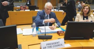 Copertina di Armi all’Ucraina, l’Europa cerca altri tre miliardi. “Stiamo già addestrando i piloti”