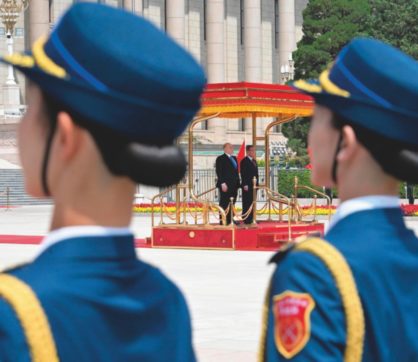 La Cina ora ci prova: “colomba” negli Usa. Ma fa affari con Putin