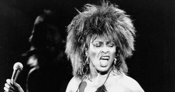 Addio a Tina Turner, dalle violenze in famiglia alla morte di due figli: la  vita tormentata della leonessa del rock and roll - Il Fatto Quotidiano
