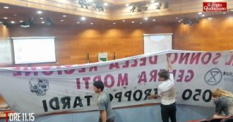 Copertina di “Il sonno della Regione genera morti”, gli attivisti climatici protestano in Emilia-Romagna: l’azione durante l’assemblea legislativa