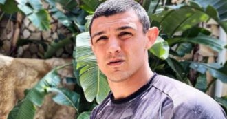 Copertina di “Tassista preso a pugni, ha un trauma facciale”: arrestato Alessio Di Chirico, ex lottatore di MMA