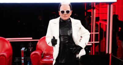 Copertina di Cristiano Malgioglio a FQMagazine: “Il cantante più bravo ad Amici secondo me? Ecco chi è. Maria De Filippi la vorrei come amica per sempre”