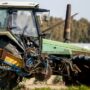 Copertina di Travolto da un trattore mentre lavorava nei campi: morto operaio di 47 anni ad Arezzo