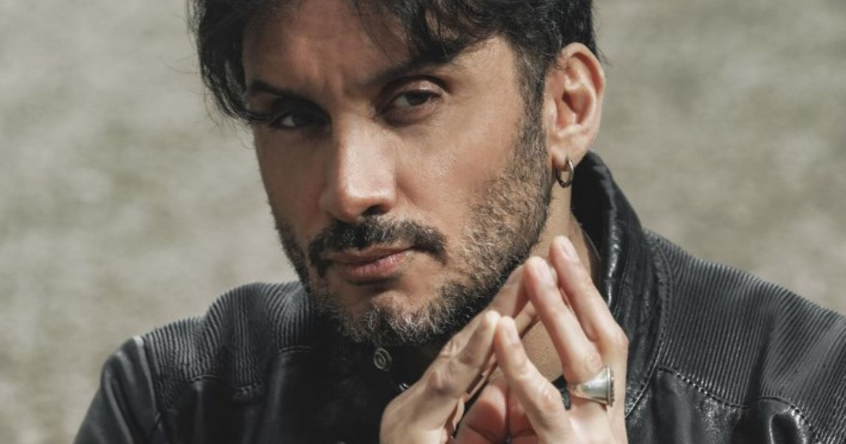 Fabrizio Moro si racconta: “Quando subisci la prima morte violenta diventi uomo in un minuto”. Mio padre? “Di certo non un uomo che dà consigli”