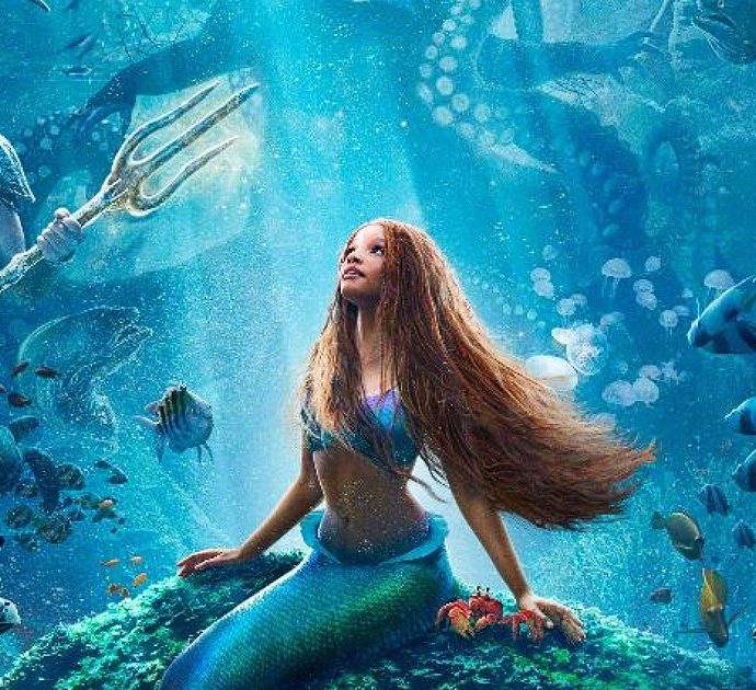 Romantico, disinvolto e più “adulto” del previsto, il film Disney La Sirenetta va promosso