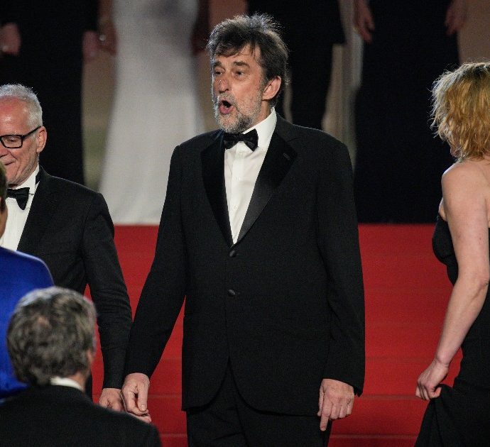 Cannes 2023, Nanni Moretti balla sul red carpet con gli attori del suo film sulle note di Battiato: è la scena più bella del Festival