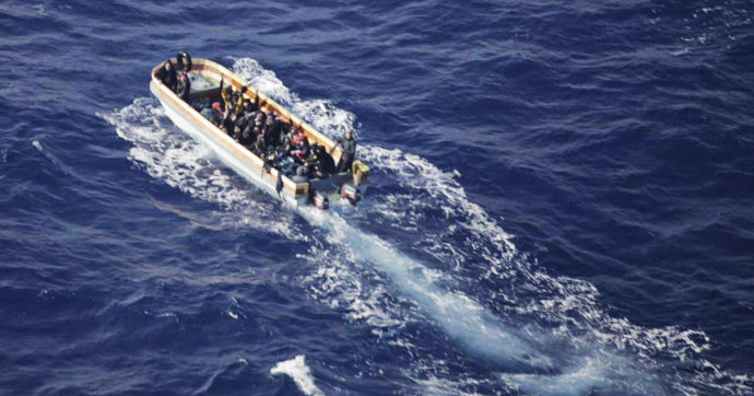 “Petroliera coordinata dall’Italia sta riportando 27 migranti in Libia”. La denuncia delle Ong contro il respingimento illegale