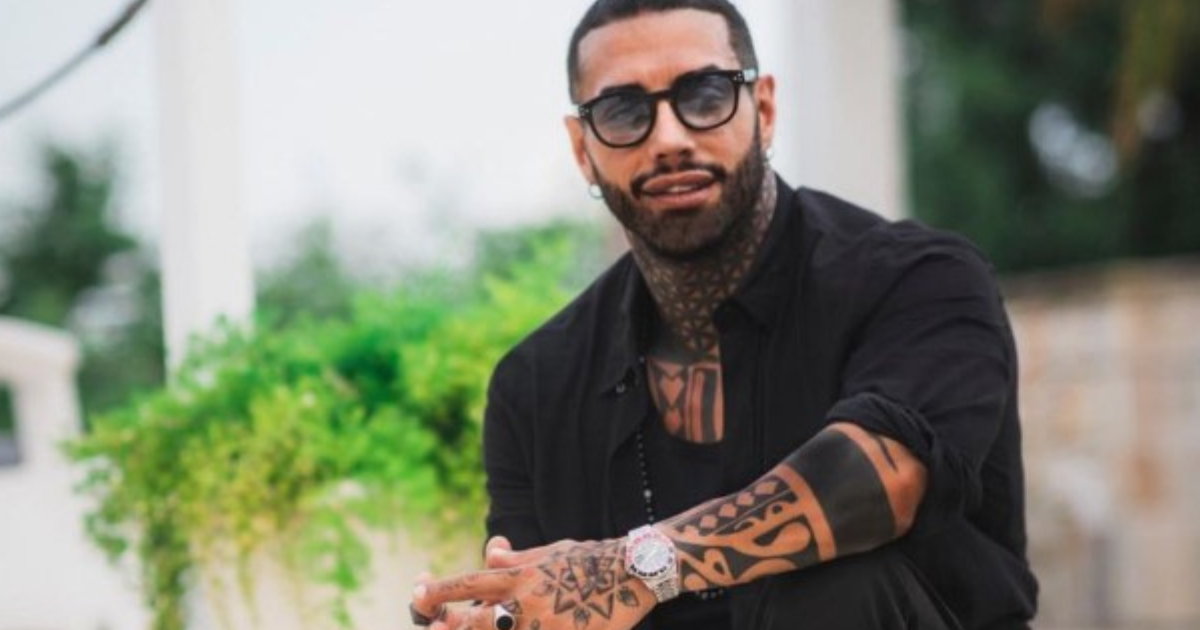 “Sono incaz**to nero”: Francesco Chiofalo contro la banca per avergli bloccato il bancomat. Ecco il perché