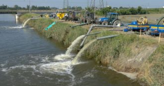 Copertina di Alluvione Emilia Romagna, a Ravenna molte idrovore in azione: si continua a pompare acqua dai canali per farla defluire verso il mare