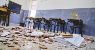 Copertina di Pnrr per la scuola, i fondi per i pc sono inutili senza le aule