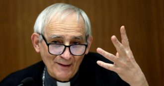 Copertina di Zuppi inviato pure in Russia. Mozione a Meloni: “Trattare”