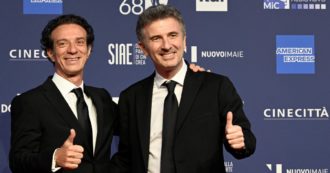 Copertina di Ficarra e Picone sul set per il loro 8° film. Papaleo con i Manetti