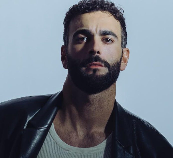 Marco Mengoni a FqMagazine: “Ho paura per alcuni temi che si affrontano in Italia. La bandiera rainbow a Eurovision era un appello per diritti e libertà”