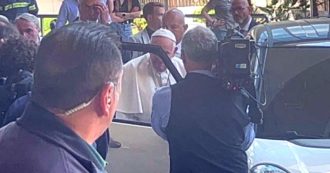 Copertina di Papa Francesco negli studi televisivi Rai per un’intervista: è la prima volta per un Pontefice