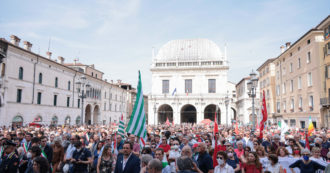 Copertina di Strage piazza Loggia, Mattarella: “Il Paese ha un debito verso Brescia”. La Russa: “Pagina buia della nostra storia”. Celebrazione in città