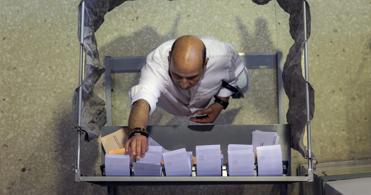 Spagna, come sono andate le Comunali e perché sono così importanti. Il trionfo dei Popolari, l’allarme dei socialisti, la crisi di Podemos. E lo “spettro” di Vox cresce