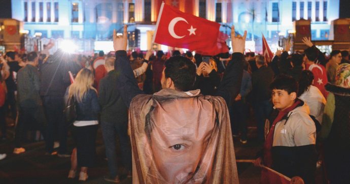 Copertina di Turchia, applausi a Erdogan da talebani, Putin e Biden