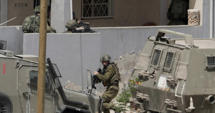 Cisgiordania, palestinese ucciso negli scontri con l’esercito israeliano. 157 le vittime palestinesi da inizio 2023