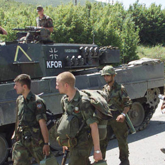 Copertina di Nato: 25 anni della Kfor.  La missione infinita  per annettersi il Kosovo