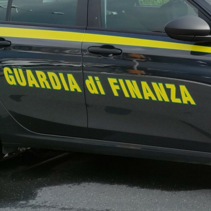 Va in tv e racconta la sua “vita da sogno” tra massaggi, auto di lusso e shopping da 30 mila euro al giorno: la Guardia di Finanza scopre redditi non dichiarati