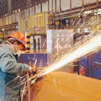 Copertina di Ilva, lettere e comunicati:  guerra totale Stato-Mittal