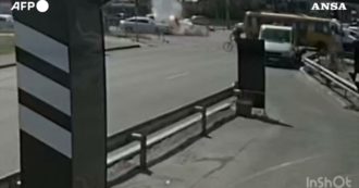 Copertina di Un frammento di missile cade in una strada trafficata di Kiev: il momento ripreso da una videocamera