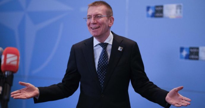 Edgars Rinkevics è il primo presidente gay della Lettonia: “Farò il possibile per far fiorire il Paese”