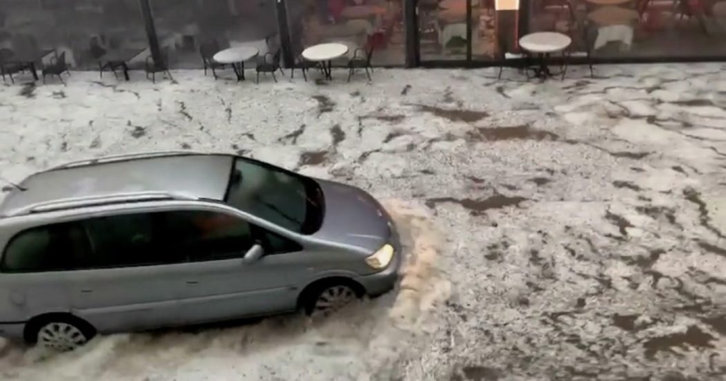 Cambiamenti climatici, violenta grandinata sul Lago di Garda: strade imbiancate e trasformate in fiumi – Video