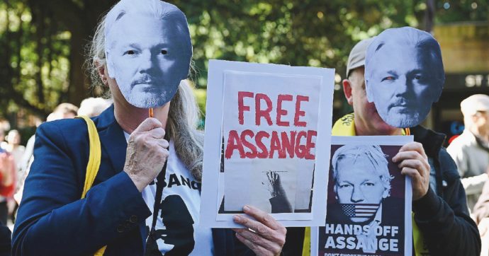 Copertina di Assange, sui file distrutti prima crepa nel Cps. I laburisti: “Ora serve indagine indipendente”