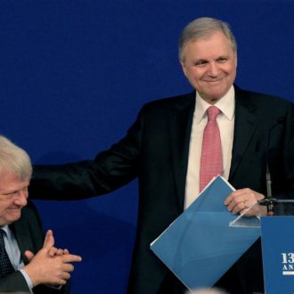 Copertina di Visco (Bankitalia) si congeda: “Non chiedete aumenti salariali”