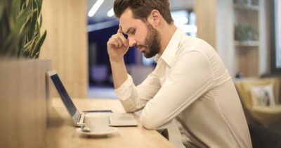 Copertina di “Basta multitasking, basta pasti veloci: la vita non può essere una corsa continua e stressante. È ora di pensare a vivere meglio”. La filosofia di luigi Nigro e il commento dell’esperto
