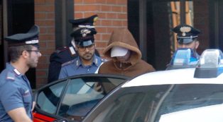 Copertina di Giulia Tramontano, il racconto dell’altra donna: “Impagnatiello aveva dei guanti in lattice nello zaino. Ero preoccupata per lei”