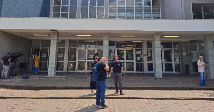 In carcere il 16enne che accoltellò la prof