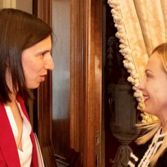 Copertina di Armi: Elly-Giorgia d’accordo per placare Conte e Salvini