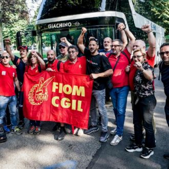 Copertina di Auto, buio pesto in Italia: la Fiom si rivolge a Parigi