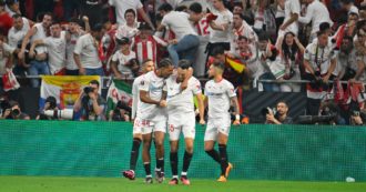 Copertina di Il Siviglia vince l’Europa League, la Roma sconfitta ai rigori: decisivi gli errori di Mancini e Ibanez