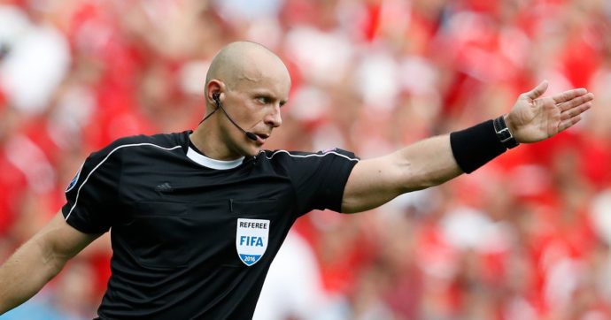 Marciniak resta l’arbitro della finale di Champions: all’Uefa bastano le scuse e il “non sapevo fosse un evento di estrema destra”