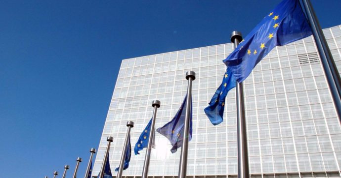 La Commissione Europea contro l’abolizione dell’abuso d’ufficio proposta da Nordio: “Compromette la lotta alla corruzione”