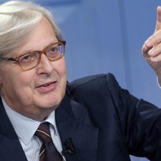 Copertina di Sgarbi non si smuove, ma intanto è fuori da Miss Italia: il Fatto di domani 27 ottobre
