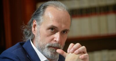 Copertina di Rai, la proposta del nuovo dg Rossi: “Farei un cartoon su D’Annunzio. Il nostro servizio pubblico ha il canone più basso in Europa”