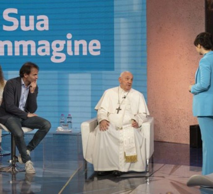 Papa Francesco su Rai 1:  “Le apparizioni della Madonna? Non sempre sono vere”. È la prima volta nella storia che un Pontefice è ospite in uno studio tv