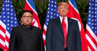 Copertina di Trump si congratula con Kim Jong-un per l’elezione della Corea del Nord nel board esecutivo dell’Oms: critiche dai Repubblicani